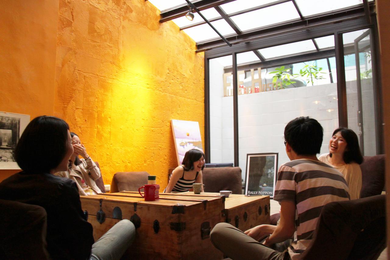 Flip Flop Hostel - Main Station Taipei Exteriör bild