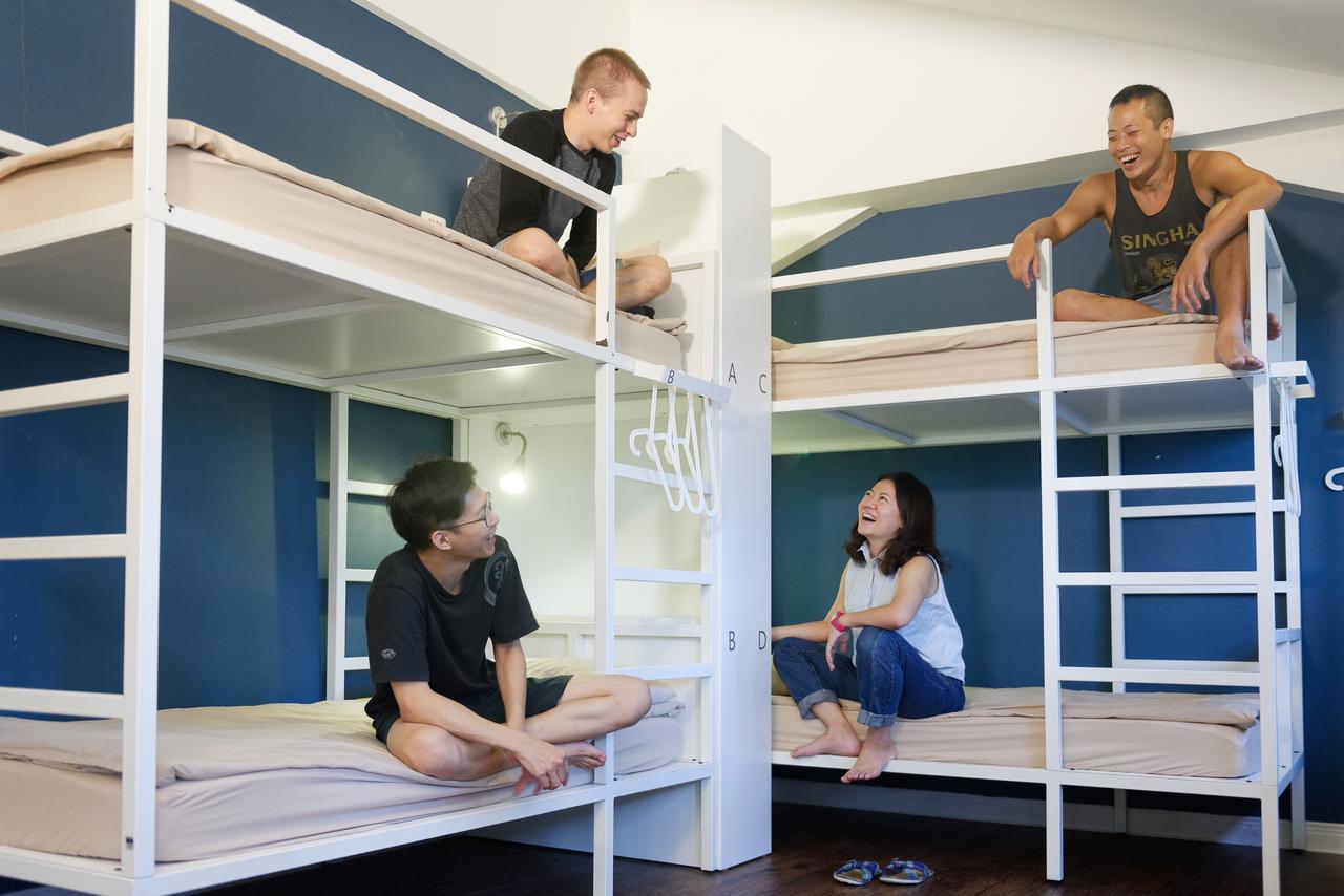 Flip Flop Hostel - Main Station Taipei Exteriör bild