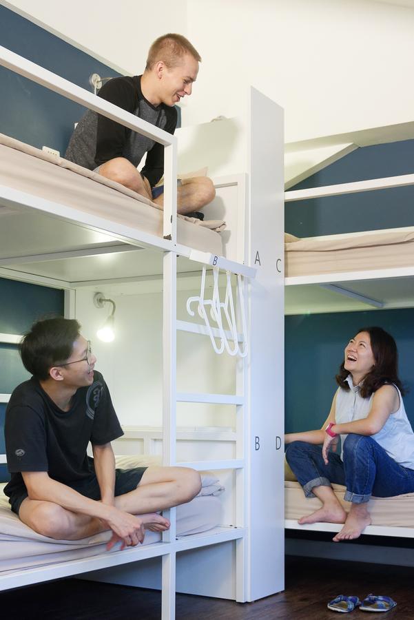 Flip Flop Hostel - Main Station Taipei Exteriör bild