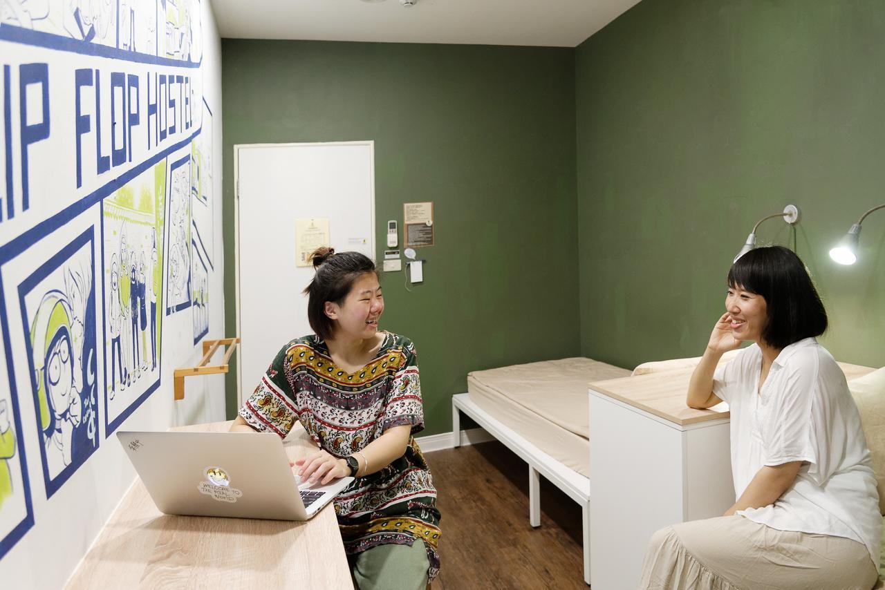 Flip Flop Hostel - Main Station Taipei Exteriör bild
