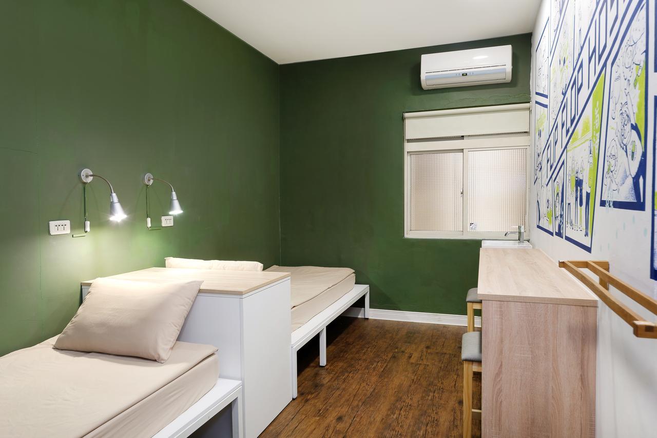 Flip Flop Hostel - Main Station Taipei Exteriör bild
