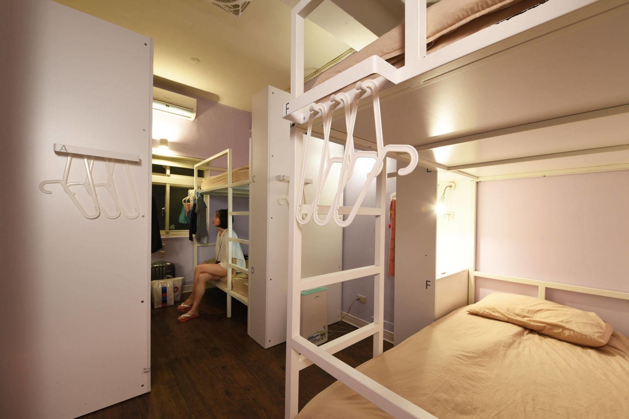 Flip Flop Hostel - Main Station Taipei Exteriör bild