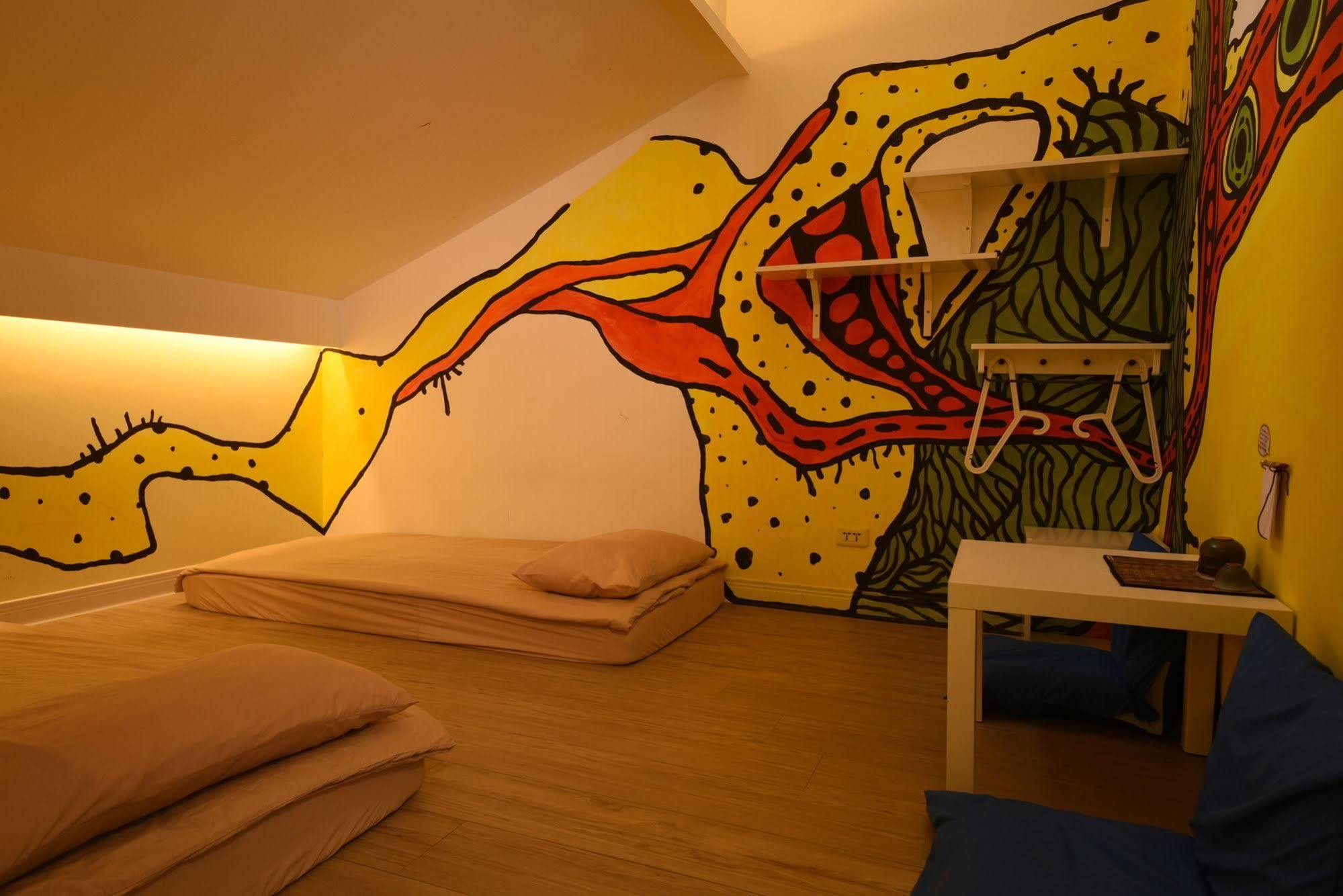 Flip Flop Hostel - Main Station Taipei Exteriör bild