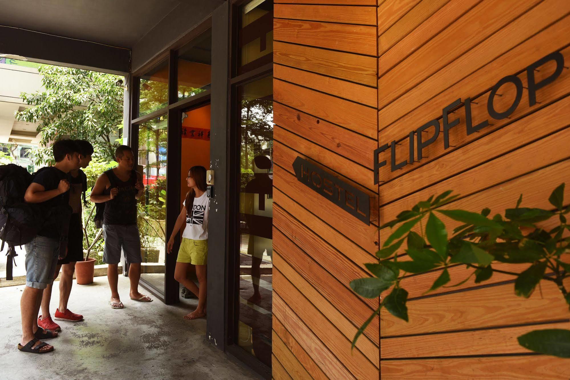 Flip Flop Hostel - Main Station Taipei Exteriör bild
